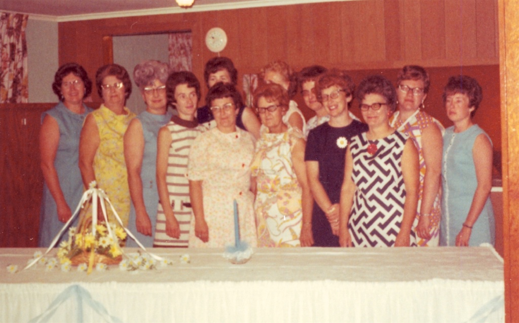Family-History/Family HIstory 1969-07 Janeen's Bridal Showers/1024x768_1969-08 Bridal Shower Victor 10.jpg
